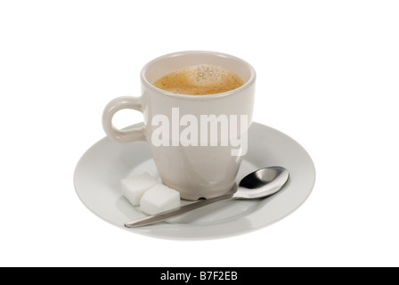 heißer Kaffee mit Teelöffel und Zucker isoliert auf weiss einen weißen Hintergrund Stockfoto