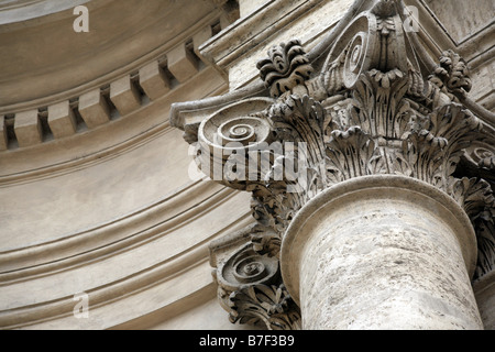 Schönen obenliegenden Teil des großen Marmorsäule Stockfoto