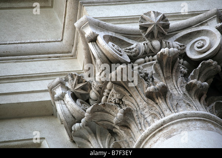 Schönen obenliegenden Teil des großen Marmorsäule Stockfoto