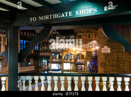 Die Zeilen und Cross-Bereich, Kreuzung von Northgate & Bridge Street, Chester, Cheshire, England, UK Stockfoto