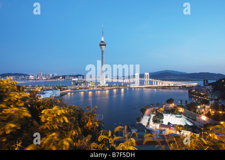 Macau Tower in der Abenddämmerung, Macau Stockfoto