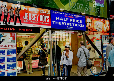 Leicester Square Box Office Rabatt Karten halben Preis Stand Soho West End Theater zeigen Nachtleben Spiel Stockfoto