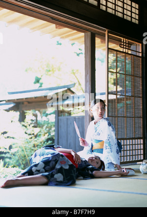 Frauen tragen Yukata Stockfoto
