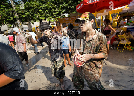 Jugendliche feiern das thailändische Neujahrsfest Songkran - Banglamphu Bangkok Thailand Stockfoto