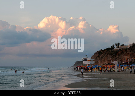 Herzliya Pituah tel Aviv Israel Sonnenuntergang herrliche Farbe Farbe Wolkenbildung mediterrane Stockfoto