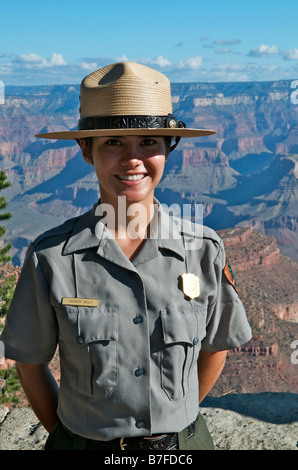 Porträt der hübschen weiblichen Ranger South Rim Grand Canyon Arizona USA Stockfoto