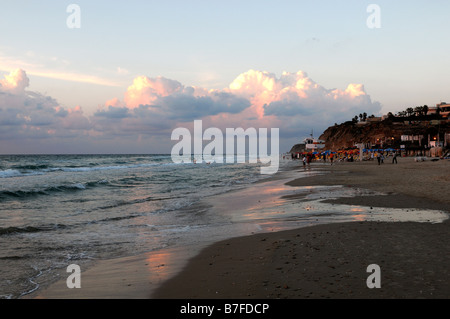 Herzliya Pituah tel Aviv Israel Sonnenuntergang herrliche Farbe Farbe Wolkenbildung mediterrane Stockfoto