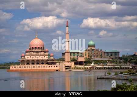 Putra Moschee und Amt des Premierministers, Putrajaya, Malaysia Stockfoto