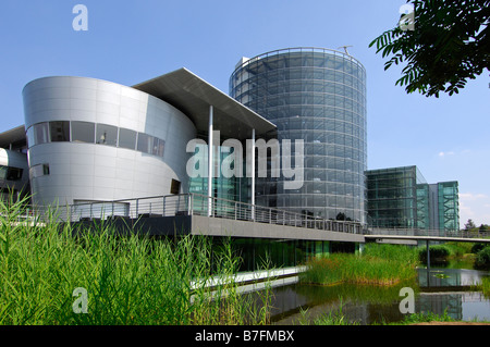 Die transparente Pflanze von der VW Group, Volkswagen Glaeserne Manufaktur, Dresden, Sachsen, Deutschland Stockfoto