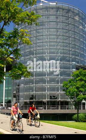 Die transparente Pflanze von der VW Group, Volkswagen Glaeserne Manufaktur, Dresden, Sachsen, Deutschland Stockfoto