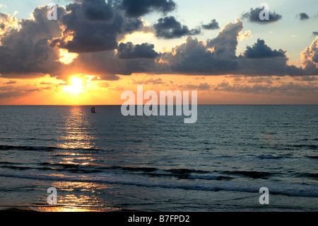 Herzliya Pituah tel Aviv Israel Sonnenuntergang herrlich mediterranen Stockfoto