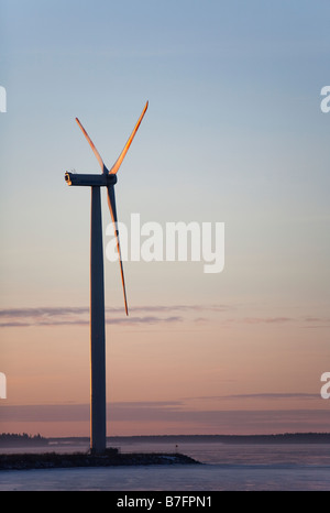 3 Megawatt (MW) Winwind Windkraftanlage am Meeresufer, Finnland Stockfoto