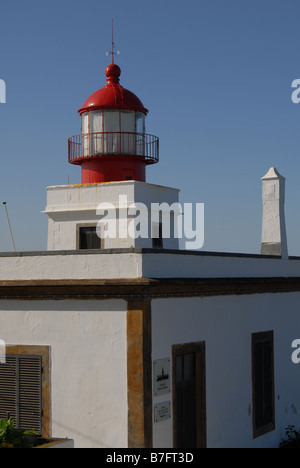 Blick auf den Leuchtturm in Ponta de Pargo im westlichen Madeira, Portugal Stockfoto