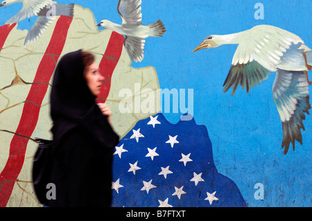 Anti-amerikanischen Anti-amerikanische Wandbild Propaganda an der Wand des ehemaligen US Vereinigte Staaten Botschaft Teheran Stockfoto