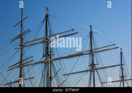 Segeln Mast vor blauem Himmel Stockfoto