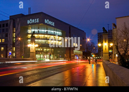 Börse bei Dämmerung im freien Zürich Schweiz Stockfoto