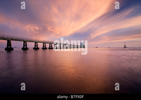 Sonnenaufgang über Bembridge Rettungsstation, Isle Of Wight Stockfoto