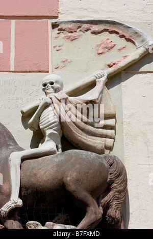 World War Memorial Ettlingen Deutschland montiert Tod mit Sense Stockfoto