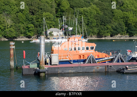 Fowey Rettungsboot Maurice und Joyce Hardy auf einem Ponton auf dem Fluss Fowey Cornwall Stockfoto