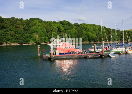 Fowey Rettungsboot Maurice und Joyce Hardy auf einem Ponton auf dem Fluss Fowey Cornwall Stockfoto