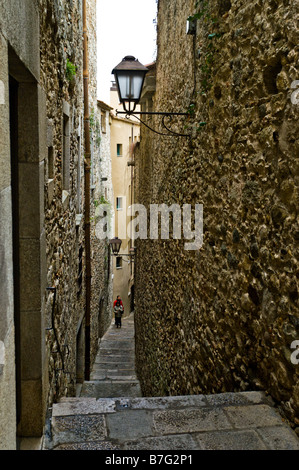 Carrer de Sant Llorenç im alten jüdischen Viertel von Girona (Spanien) Stockfoto