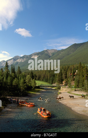 Banff Nationalpark, Kanadische Rockies, Alberta, Kanada - Bow River Rafting und Reiten Reiten, Rocky Mountains, Sommer Stockfoto