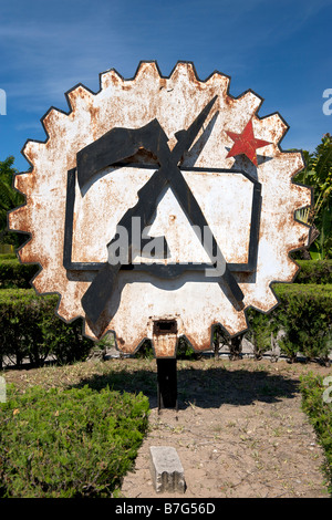 Sowjet-Ära Denkmal in der Stadt von Inhambane in Mosambik. Stockfoto