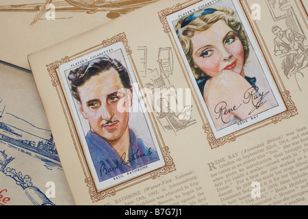 Zigarette Kartenalbum 1938 von John Player & Söhne mit Illustrationen von Filmstars ausgestellt. 3. Reihe Stockfoto