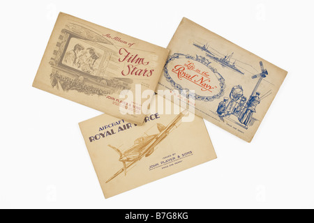 Karte der Zigarette Alben von John Player & Söhne & W.D.H.O. & Wills mit Filmstars, Marine Life, Flugzeuge der Royal Airforce Stockfoto