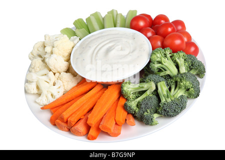 Gemüse-Fach mit Blumenkohl-Sellerie-Tomaten-Broccoli-Karotten-Sticks und Ranch dip Stockfoto