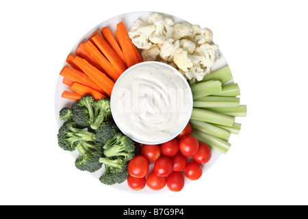 Gemüseplatte mit Blumenkohl-Sellerie-Tomaten-Broccoli-Karotten-Sticks und Ranch dip Stockfoto