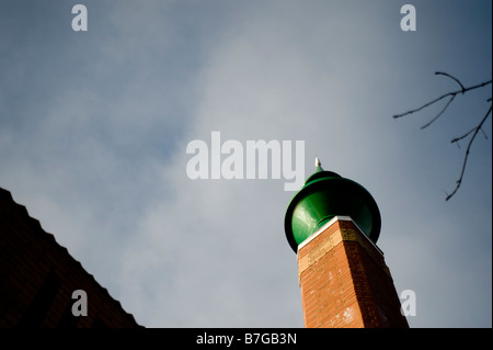 Minarett der Moschee in North Watford in der Wintersonne Stockfoto