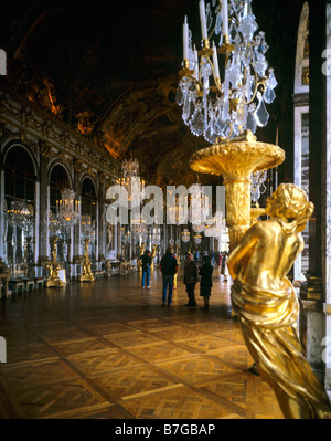 Kandelaber im Spiegelsaal von Schloss Versailles-Frankreich Stockfoto