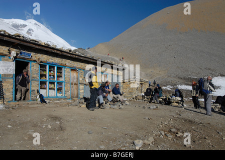 Teehaus auf dem Weg zu der Schar La Pass in Nepal Stockfoto