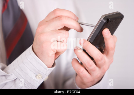 Geschäftsmann arbeitet auf PDA Stockfoto