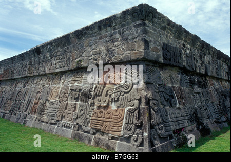 Pyramide der gefiederten Schlange bei der vorspanischen Ruinen von Xochicalco in der Nähe von Cuernavaca, Morelos, Mexiko. Stockfoto