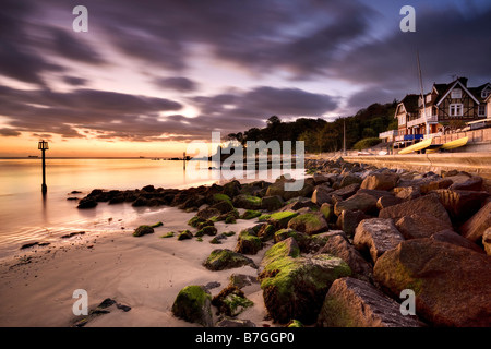 Sonnenaufgang im Seagrove Bay, Isle Of Wight Stockfoto