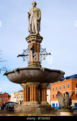 Statue von Thomas Sotheron Estcourt ein ehemaliger Abgeordneter für Devizes und ein ehemaliger Innenminister im Marktplatz Devizes Wiltshire UK Stockfoto