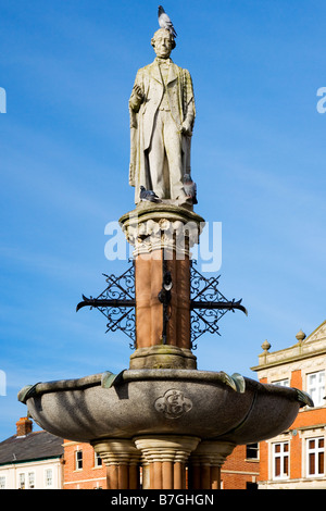 Statue von Thomas Sotheron Estcourt ein ehemaliger Abgeordneter für Devizes und ein ehemaliger Innenminister im Marktplatz Devizes Wiltshire UK Stockfoto