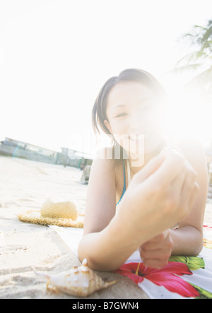 Frau am Strand Stockfoto