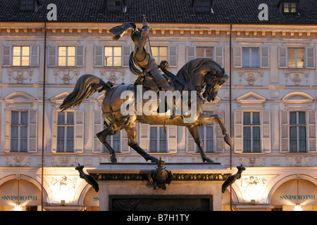 Piazza San Carlo, Ort von San Carlo, Denkmal der Emanuele Filiberto, Turin, Filterarme d'Brons, Italien, Piemont Stockfoto