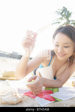 Frau am Strand Stockfoto