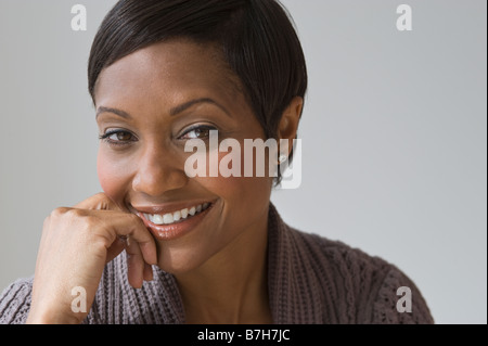 Zuversichtlich Afrikanerin lächelnd Stockfoto