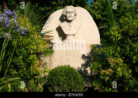 Statue des 19. Jahrhunderts französische Schriftsteller Alphonse Daudet (1840-1897) in Arles, Frankreich Stockfoto