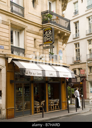 Bistro Cafe Le Pré Aux Bergbauordnung bei 30 Rue Bonaparte, Saint Germain-des-Prés in Paris Frankreich Europa Stockfoto