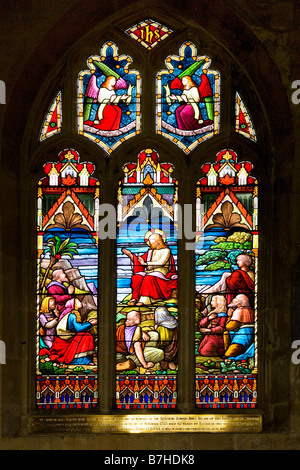 Buntglasfenster im St. Johannes Kirche im typischen Markt Englisch Stadt von Devizes Wiltshire England UK Stockfoto