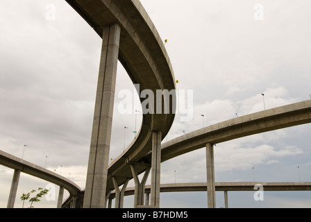 Hochstraßen an der Rama 9 Bridge, Bangkok. Thailand Stockfoto