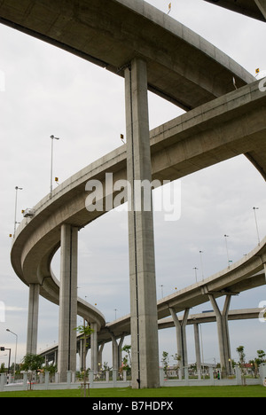 Hochstraßen an der Rama 9 Bridge, Bangkok. Thailand Stockfoto