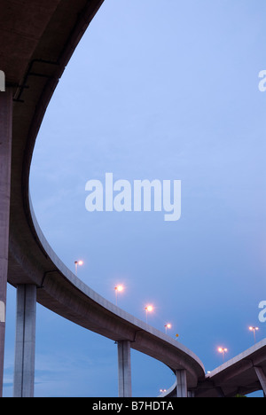 Hochstraßen an der Rama 9 Bridge, Bangkok. Thailand Stockfoto