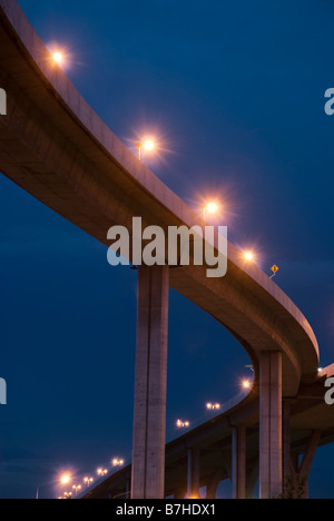 Hochstraßen an der Rama 9 Bridge, Bangkok. Thailand Stockfoto